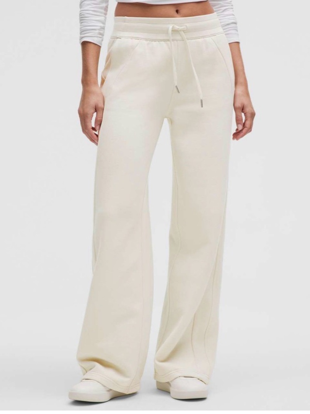 Lululemon Scuba Mid-Rise Wide-Leg Pant *Short
Bone Size XXS